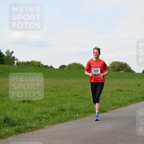 10.05.2026 - 8. Wedeler Halbmarathon Dr. Thomas Lammeyer http://msf.ph/oto/9696673 10.05.2026 11:25:59 Laufen 727, 697 meine-sportfotos.de