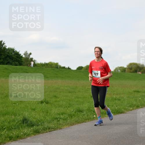 10.05.2026 - 8. Wedeler Halbmarathon Dr. Thomas Lammeyer http://msf.ph/oto/9696676 10.05.2026 11:25:59 Laufen 727 meine-sportfotos.de