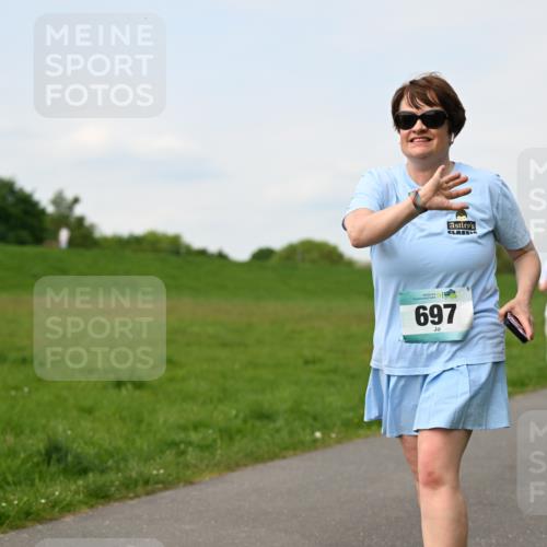 10.05.2026 - 8. Wedeler Halbmarathon Dr. Thomas Lammeyer http://msf.ph/oto/9696681 10.05.2026 11:26:01 Laufen 697 meine-sportfotos.de