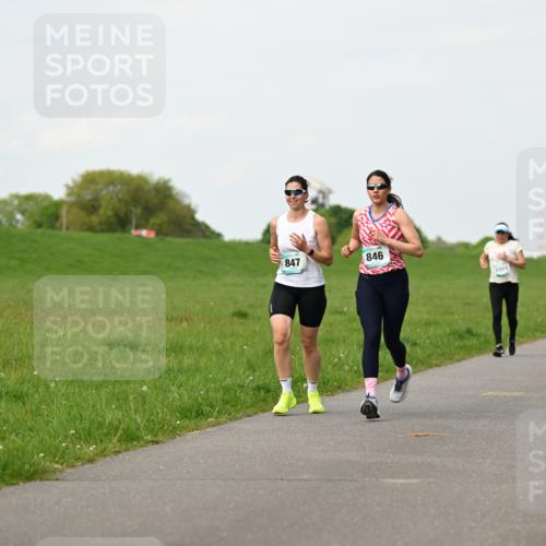 10.05.2026 - 8. Wedeler Halbmarathon Dr. Thomas Lammeyer http://msf.ph/oto/9696690 10.05.2026 11:26:04 Laufen 847, 846, 1001 meine-sportfotos.de