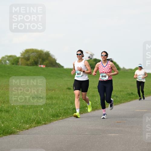 10.05.2026 - 8. Wedeler Halbmarathon Dr. Thomas Lammeyer http://msf.ph/oto/9696691 10.05.2026 11:26:04 Laufen 847, 846, 100 meine-sportfotos.de