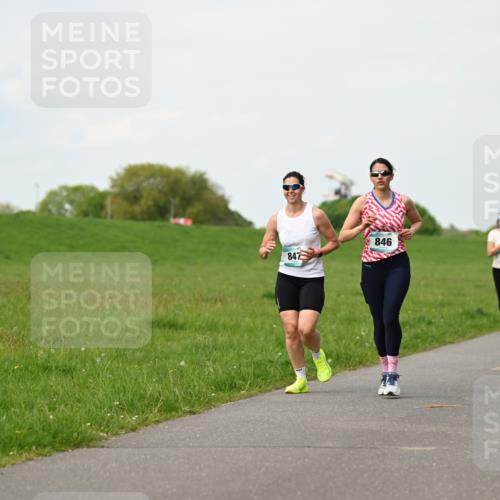 10.05.2026 - 8. Wedeler Halbmarathon Dr. Thomas Lammeyer http://msf.ph/oto/9696692 10.05.2026 11:26:05 Laufen 847, 846, 1001 meine-sportfotos.de