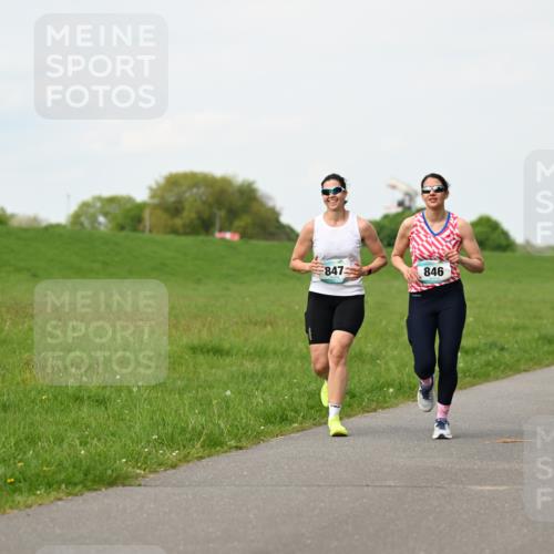 10.05.2026 - 8. Wedeler Halbmarathon Dr. Thomas Lammeyer http://msf.ph/oto/9696694 10.05.2026 11:26:05 Laufen 847, 846, 1001 meine-sportfotos.de
