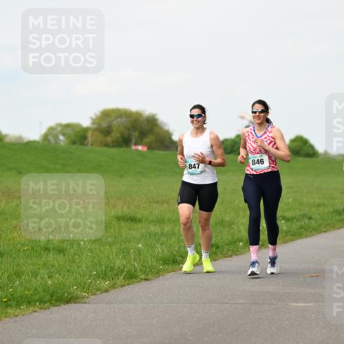 10.05.2026 - 8. Wedeler Halbmarathon Dr. Thomas Lammeyer http://msf.ph/oto/9696695 10.05.2026 11:26:05 Laufen 847, 846 meine-sportfotos.de