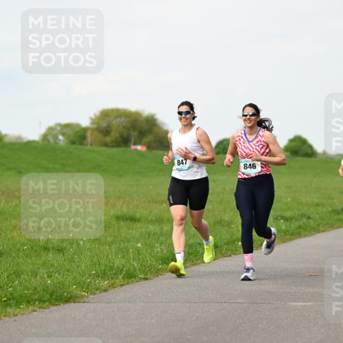 10.05.2026 - 8. Wedeler Halbmarathon Dr. Thomas Lammeyer http://msf.ph/oto/9696696 10.05.2026 11:26:05 Laufen 847, 846, 7001 meine-sportfotos.de