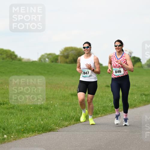 10.05.2026 - 8. Wedeler Halbmarathon Dr. Thomas Lammeyer http://msf.ph/oto/9696700 10.05.2026 11:26:06 Laufen 847, 846 meine-sportfotos.de