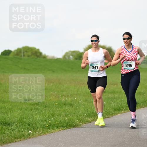 10.05.2026 - 8. Wedeler Halbmarathon Dr. Thomas Lammeyer http://msf.ph/oto/9696703 10.05.2026 11:26:06 Laufen 847, 846 meine-sportfotos.de