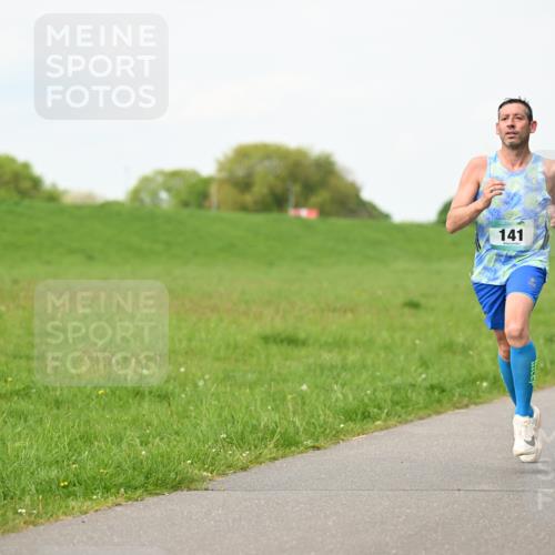 10.05.2026 - 8. Wedeler Halbmarathon Dr. Thomas Lammeyer http://msf.ph/oto/9696746 10.05.2026 11:26:21 Laufen 141 meine-sportfotos.de
