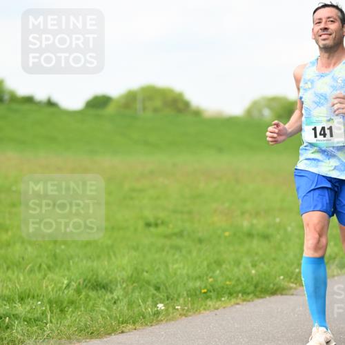 10.05.2026 - 8. Wedeler Halbmarathon Dr. Thomas Lammeyer http://msf.ph/oto/9696755 10.05.2026 11:26:22 Laufen 141 meine-sportfotos.de