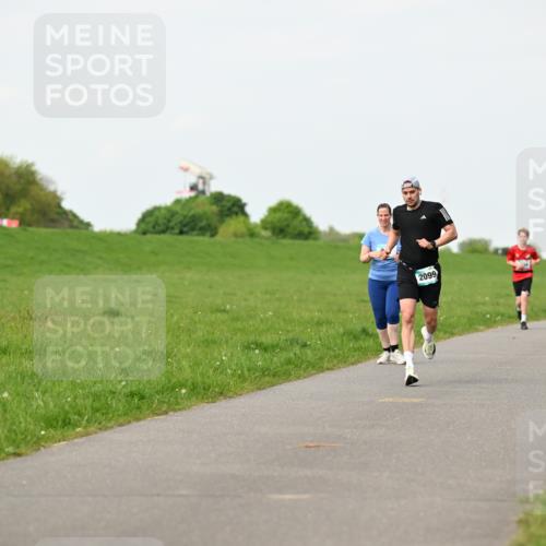 10.05.2026 - 8. Wedeler Halbmarathon Dr. Thomas Lammeyer http://msf.ph/oto/9696760 10.05.2026 11:26:26 Laufen 2099 meine-sportfotos.de