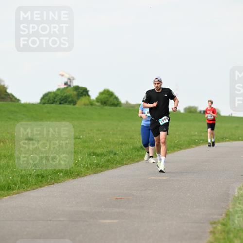 10.05.2026 - 8. Wedeler Halbmarathon Dr. Thomas Lammeyer http://msf.ph/oto/9696762 10.05.2026 11:26:26 Laufen 2099 meine-sportfotos.de