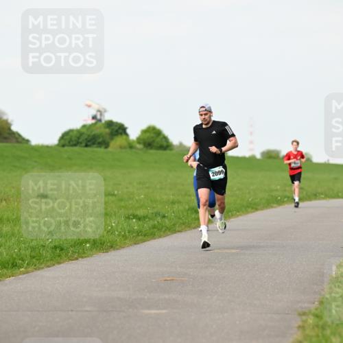 10.05.2026 - 8. Wedeler Halbmarathon Dr. Thomas Lammeyer http://msf.ph/oto/9696765 10.05.2026 11:26:27 Laufen 2099 meine-sportfotos.de