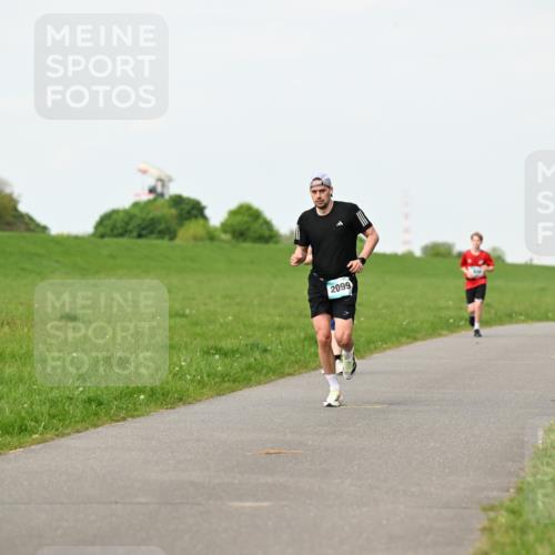 10.05.2026 - 8. Wedeler Halbmarathon Dr. Thomas Lammeyer http://msf.ph/oto/9696766 10.05.2026 11:26:27 Laufen 2099 meine-sportfotos.de