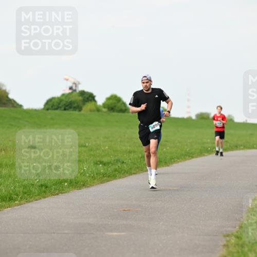 10.05.2026 - 8. Wedeler Halbmarathon Dr. Thomas Lammeyer http://msf.ph/oto/9696767 10.05.2026 11:26:27 Laufen 2099 meine-sportfotos.de