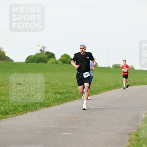10.05.2026 - 8. Wedeler Halbmarathon Dr. Thomas Lammeyer http://msf.ph/oto/9696768 10.05.2026 11:26:27 Laufen 2099 meine-sportfotos.de