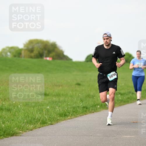 10.05.2026 - 8. Wedeler Halbmarathon Dr. Thomas Lammeyer http://msf.ph/oto/9696770 10.05.2026 11:26:28 Laufen 2099 meine-sportfotos.de