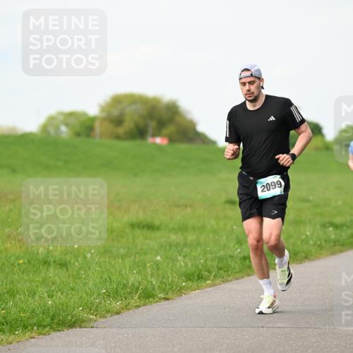 10.05.2026 - 8. Wedeler Halbmarathon Dr. Thomas Lammeyer http://msf.ph/oto/9696773 10.05.2026 11:26:29 Laufen 2099 meine-sportfotos.de