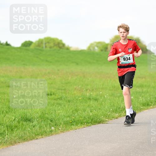 10.05.2026 - 8. Wedeler Halbmarathon Dr. Thomas Lammeyer http://msf.ph/oto/9696798 10.05.2026 11:26:39 Laufen 934 meine-sportfotos.de