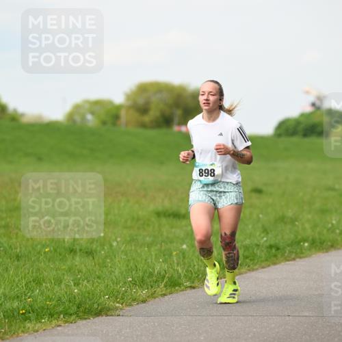 10.05.2026 - 8. Wedeler Halbmarathon Dr. Thomas Lammeyer http://msf.ph/oto/9696838 10.05.2026 11:26:54 Laufen 898 meine-sportfotos.de