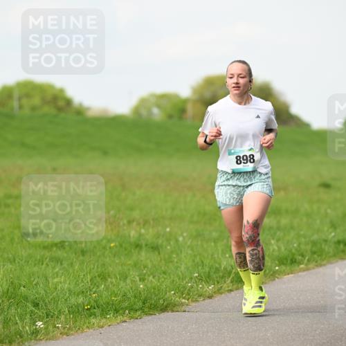 10.05.2026 - 8. Wedeler Halbmarathon Dr. Thomas Lammeyer http://msf.ph/oto/9696841 10.05.2026 11:26:54 Laufen 898 meine-sportfotos.de