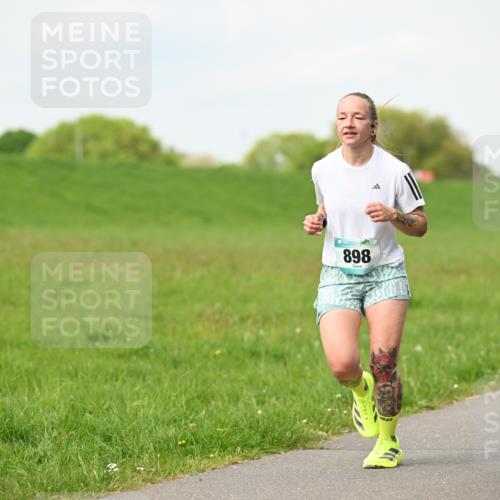 10.05.2026 - 8. Wedeler Halbmarathon Dr. Thomas Lammeyer http://msf.ph/oto/9696843 10.05.2026 11:26:55 Laufen 898 meine-sportfotos.de