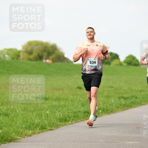 10.05.2026 - 8. Wedeler Halbmarathon Dr. Thomas Lammeyer http://msf.ph/oto/9696851 10.05.2026 11:26:57 Laufen 534, 003 meine-sportfotos.de