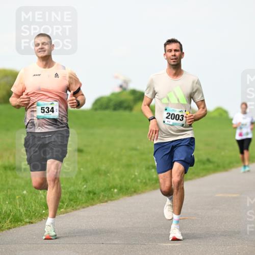 10.05.2026 - 8. Wedeler Halbmarathon Dr. Thomas Lammeyer http://msf.ph/oto/9696853 10.05.2026 11:26:57 Laufen 1001, 534, 2003 meine-sportfotos.de