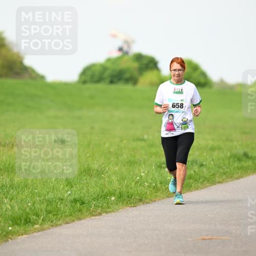 10.05.2026 - 8. Wedeler Halbmarathon Dr. Thomas Lammeyer http://msf.ph/oto/9696861 10.05.2026 11:27:02 Laufen 658 meine-sportfotos.de