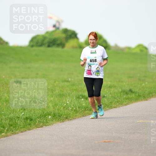 10.05.2026 - 8. Wedeler Halbmarathon Dr. Thomas Lammeyer http://msf.ph/oto/9696862 10.05.2026 11:27:02 Laufen 658 meine-sportfotos.de