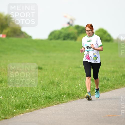 10.05.2026 - 8. Wedeler Halbmarathon Dr. Thomas Lammeyer http://msf.ph/oto/9696866 10.05.2026 11:27:02 Laufen 658 meine-sportfotos.de