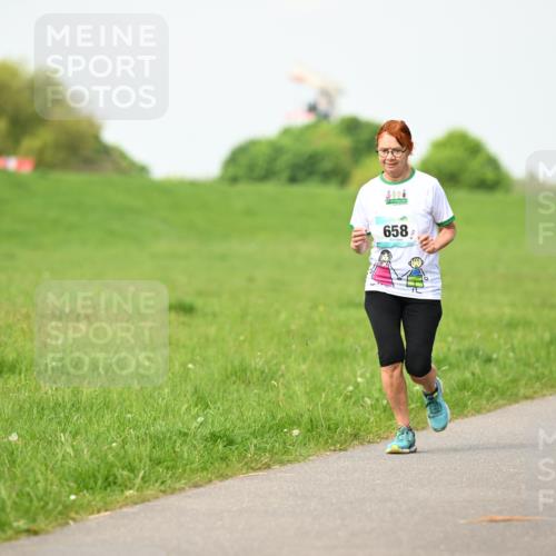 10.05.2026 - 8. Wedeler Halbmarathon Dr. Thomas Lammeyer http://msf.ph/oto/9696867 10.05.2026 11:27:02 Laufen 658 meine-sportfotos.de