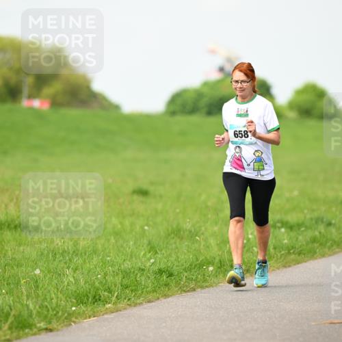 10.05.2026 - 8. Wedeler Halbmarathon Dr. Thomas Lammeyer http://msf.ph/oto/9696871 10.05.2026 11:27:03 Laufen 658 meine-sportfotos.de