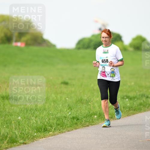 10.05.2026 - 8. Wedeler Halbmarathon Dr. Thomas Lammeyer http://msf.ph/oto/9696872 10.05.2026 11:27:03 Laufen 658 meine-sportfotos.de