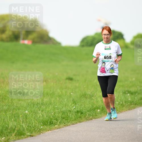 10.05.2026 - 8. Wedeler Halbmarathon Dr. Thomas Lammeyer http://msf.ph/oto/9696873 10.05.2026 11:27:03 Laufen 658 meine-sportfotos.de