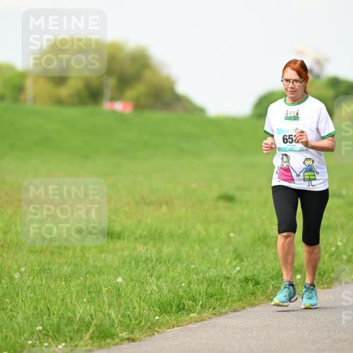 10.05.2026 - 8. Wedeler Halbmarathon Dr. Thomas Lammeyer http://msf.ph/oto/9696876 10.05.2026 11:27:03 Laufen  meine-sportfotos.de