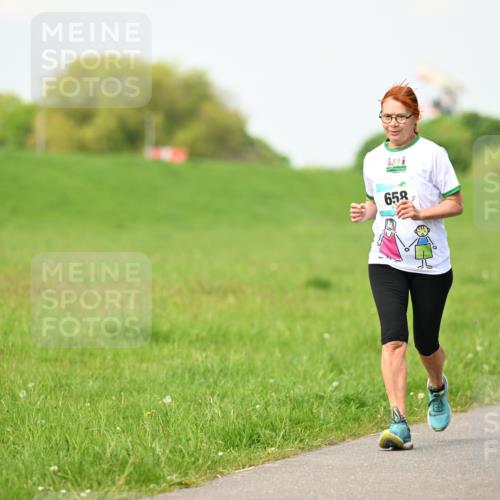 10.05.2026 - 8. Wedeler Halbmarathon Dr. Thomas Lammeyer http://msf.ph/oto/9696878 10.05.2026 11:27:04 Laufen 658 meine-sportfotos.de