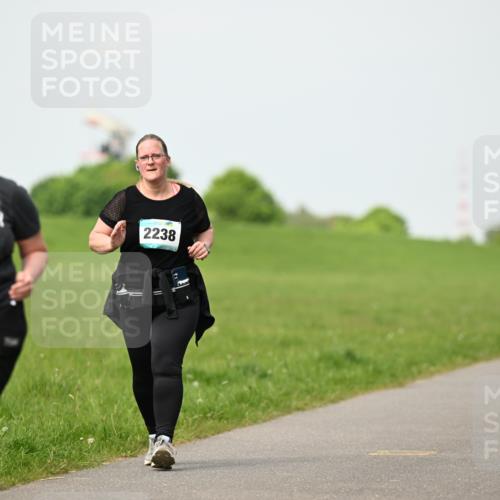 10.05.2026 - 8. Wedeler Halbmarathon Dr. Thomas Lammeyer http://msf.ph/oto/9696918 10.05.2026 11:27:13 Laufen 679, 2238 meine-sportfotos.de