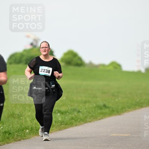10.05.2026 - 8. Wedeler Halbmarathon Dr. Thomas Lammeyer http://msf.ph/oto/9696919 10.05.2026 11:27:13 Laufen 679, 2238 meine-sportfotos.de