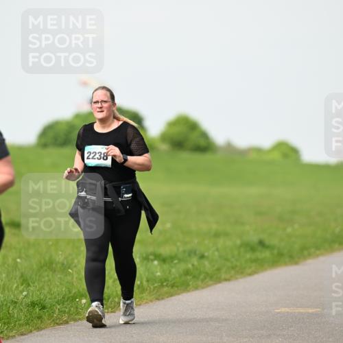 10.05.2026 - 8. Wedeler Halbmarathon Dr. Thomas Lammeyer http://msf.ph/oto/9696921 10.05.2026 11:27:13 Laufen 679, 2238 meine-sportfotos.de