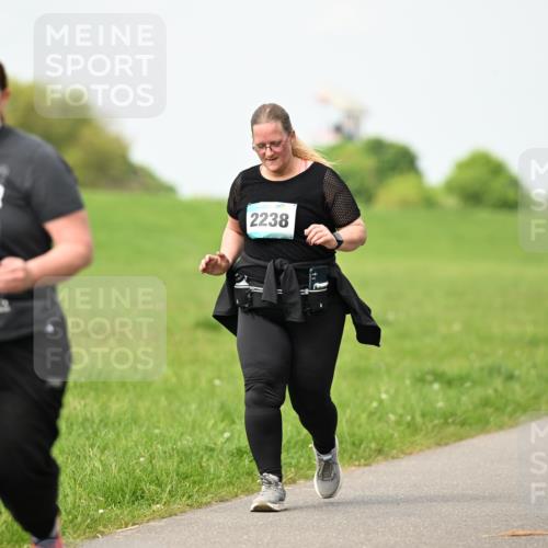 10.05.2026 - 8. Wedeler Halbmarathon Dr. Thomas Lammeyer http://msf.ph/oto/9696927 10.05.2026 11:27:14 Laufen 679, 2238 meine-sportfotos.de