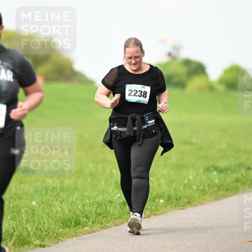 10.05.2026 - 8. Wedeler Halbmarathon Dr. Thomas Lammeyer http://msf.ph/oto/9696930 10.05.2026 11:27:14 Laufen 885, 679, 2238 meine-sportfotos.de