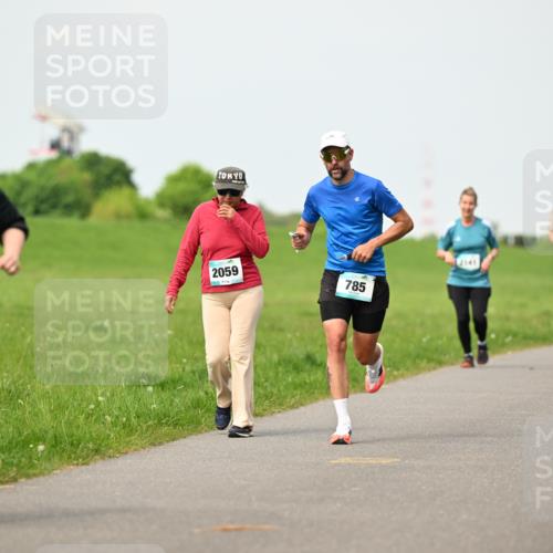10.05.2026 - 8. Wedeler Halbmarathon Dr. Thomas Lammeyer http://msf.ph/oto/9696981 10.05.2026 11:27:30 Laufen 022, 2059, 174, 785, 2142 meine-sportfotos.de