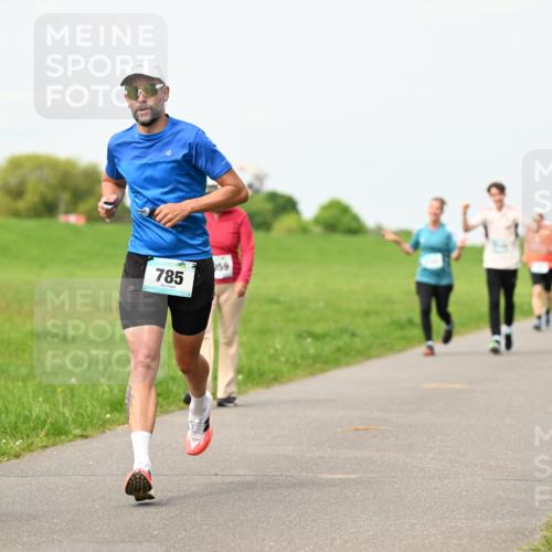 10.05.2026 - 8. Wedeler Halbmarathon Dr. Thomas Lammeyer http://msf.ph/oto/9697005 10.05.2026 11:27:33 Laufen 785, 959 meine-sportfotos.de