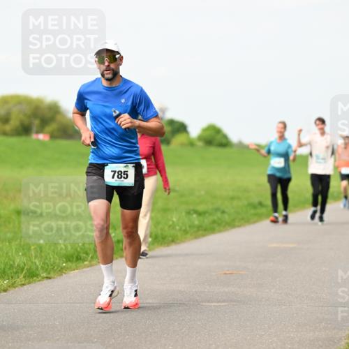 10.05.2026 - 8. Wedeler Halbmarathon Dr. Thomas Lammeyer http://msf.ph/oto/9697006 10.05.2026 11:27:33 Laufen 785 meine-sportfotos.de