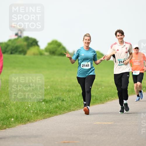 10.05.2026 - 8. Wedeler Halbmarathon Dr. Thomas Lammeyer http://msf.ph/oto/9697008 10.05.2026 11:27:34 Laufen 2141, 2059, 2142, 882 meine-sportfotos.de