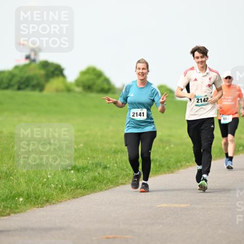 10.05.2026 - 8. Wedeler Halbmarathon Dr. Thomas Lammeyer http://msf.ph/oto/9697009 10.05.2026 11:27:34 Laufen 2059, 2141, 2142, 682 meine-sportfotos.de