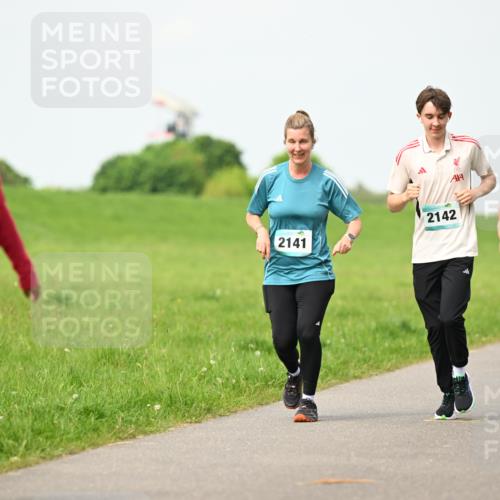 10.05.2026 - 8. Wedeler Halbmarathon Dr. Thomas Lammeyer http://msf.ph/oto/9697015 10.05.2026 11:27:36 Laufen 2141, 2059, 2142, 682 meine-sportfotos.de