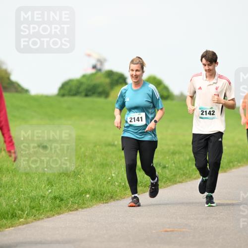 10.05.2026 - 8. Wedeler Halbmarathon Dr. Thomas Lammeyer http://msf.ph/oto/9697016 10.05.2026 11:27:36 Laufen 2059, 2141, 2142, 682 meine-sportfotos.de