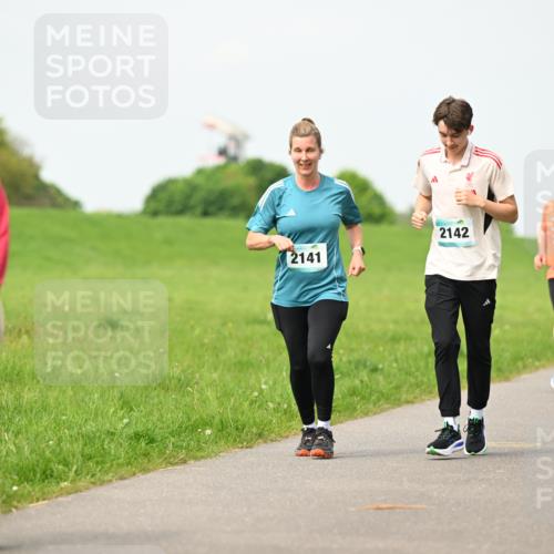 10.05.2026 - 8. Wedeler Halbmarathon Dr. Thomas Lammeyer http://msf.ph/oto/9697017 10.05.2026 11:27:36 Laufen 2059, 2141, 2142, 682 meine-sportfotos.de