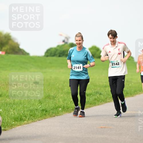 10.05.2026 - 8. Wedeler Halbmarathon Dr. Thomas Lammeyer http://msf.ph/oto/9697019 10.05.2026 11:27:36 Laufen 2141, 2059, 2142, 682 meine-sportfotos.de
